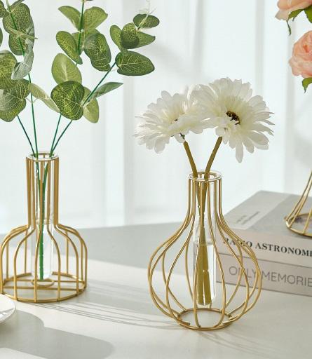 Ваза для квітів Gold 2 15050 3.5х12х15.5 см золота (5003211) - фото 2 Ваза для квітів Gold 2 15050 3.5х12х15.5 см золота (5003211) - фото 2