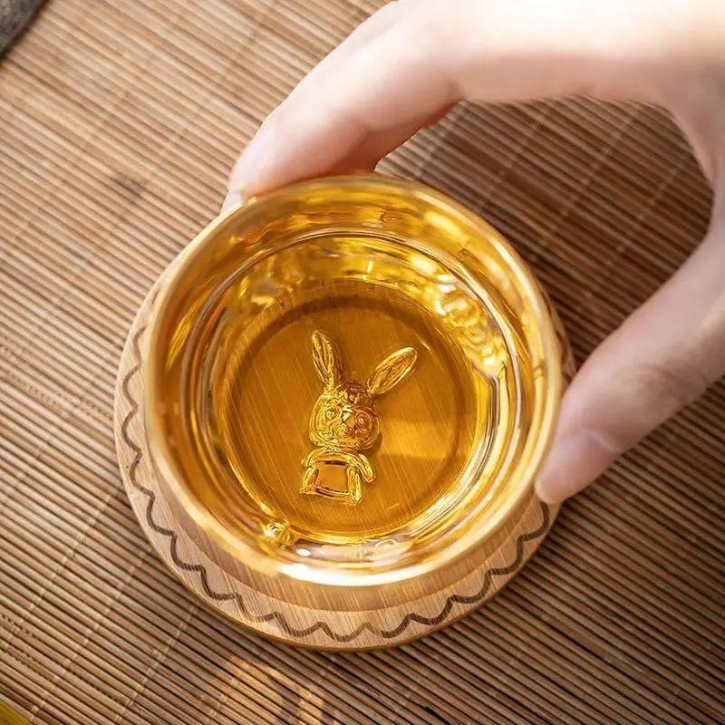 Стакан на бамбуковой подставке Olens Плей-ребит 100 мл (102-573) - фото 2 Стакан на бамбуковой подставке Olens Плей-ребит 100 мл (102-573) - фото 2