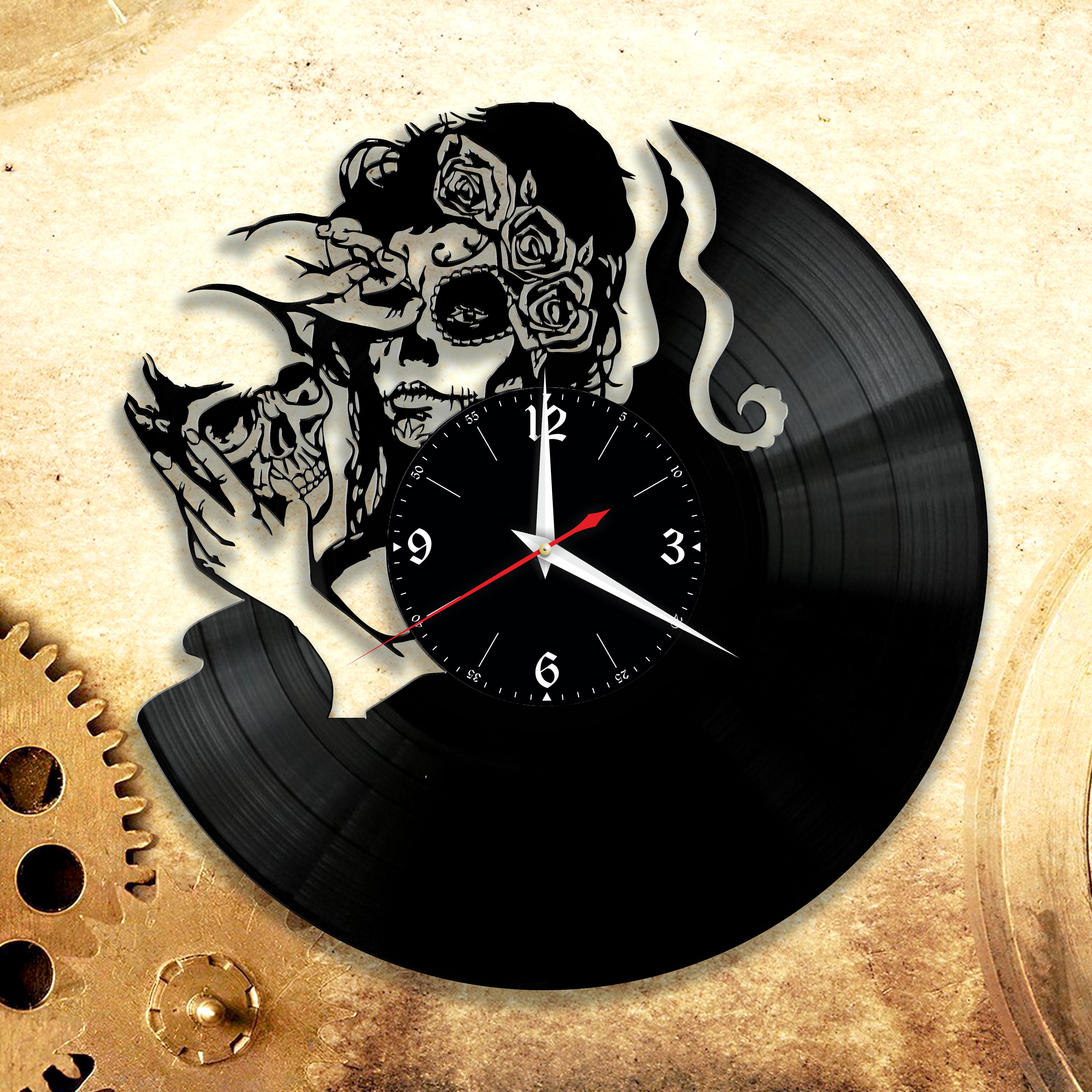 Часы настенные Череп и девушка из виниловой пластинки (3517)