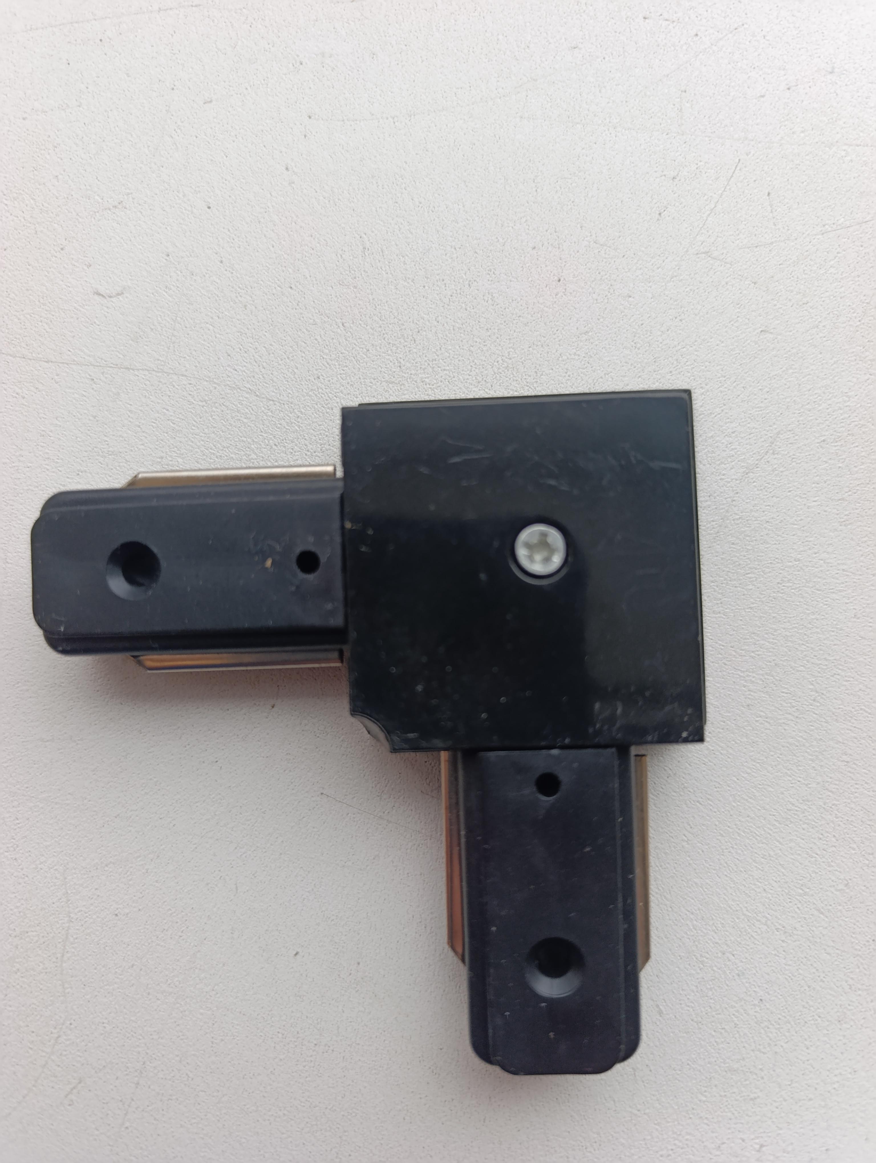 Коннектор угловой Черный (101669)