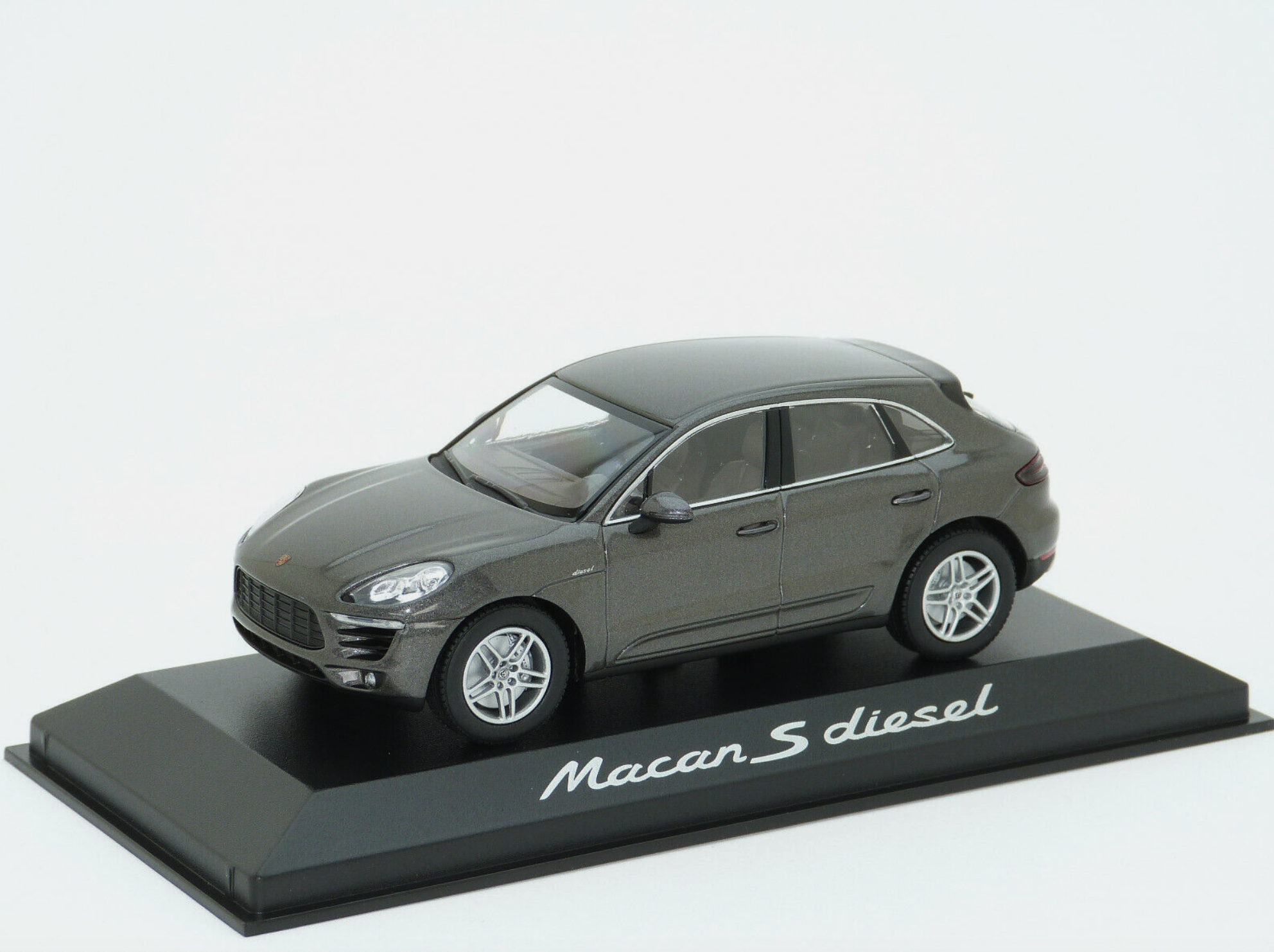 Модель автомобиля 1:43 Porsche Macan S Diesel Grey Metallic (WAP0201510E)