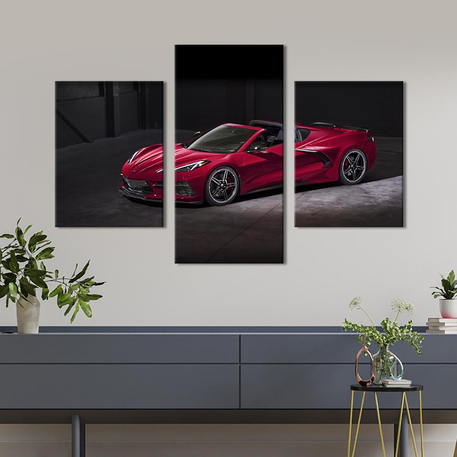 Картина на холсте триптих Стильный малиновый Chevrolet Corvette C8 66x40 см (1256-32)