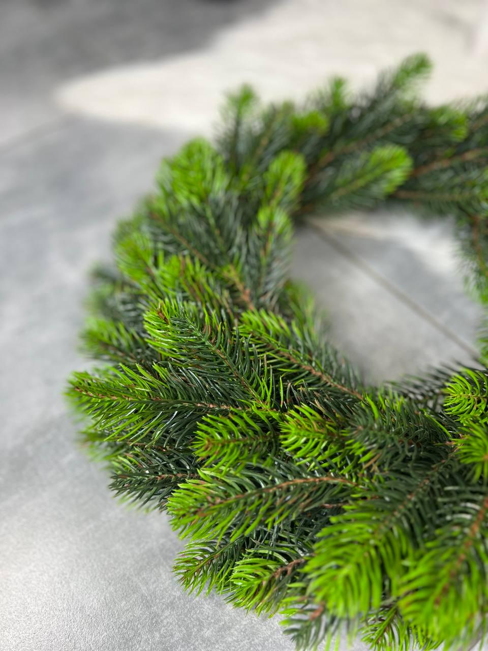 Новорічний вінок Роял зі штучної хвої з салатовими кінчиками 40 см Зелений (YA678611) - фото 3 Новорічний вінок Роял зі штучної хвої з салатовими кінчиками 40 см Зелений (YA678611) - фото 3