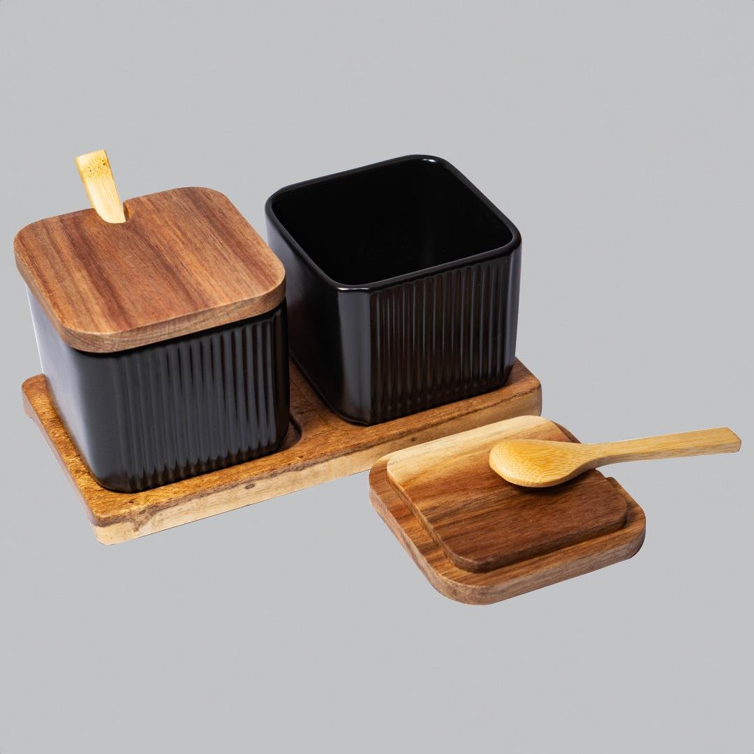 Комплект ваз для сипучих керамічних з дерев'яними кришками та ложками 2 шт. Чорний (ST0393) - фото 1 Комплект ваз для сипучих керамічних з дерев'яними кришками та ложками 2 шт. Чорний (ST0393) - фото 1