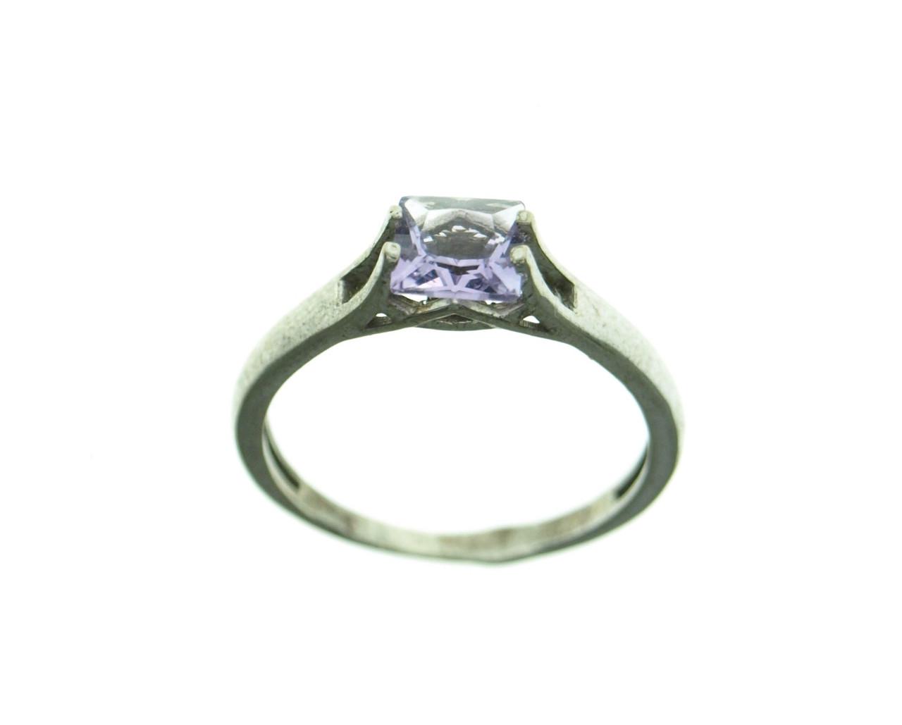 Кольцо из серебра с аметистом (2101600277)