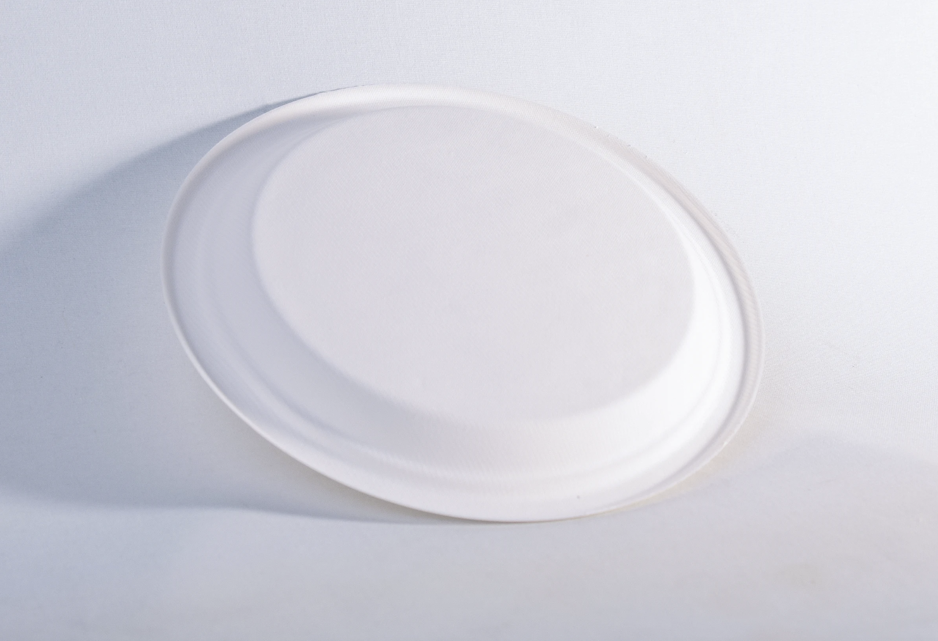 Одноразова тарілка з цукрової тростини 18 см 50 шт. (00000000435) - фото 4 Одноразова тарілка з цукрової тростини 18 см 50 шт. (00000000435) - фото 4