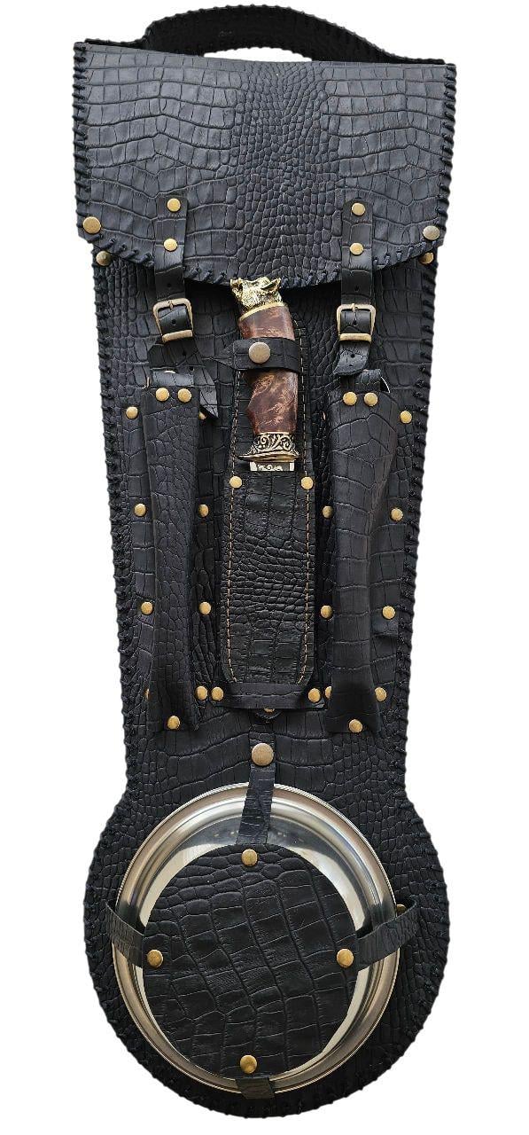 Набор шампуров в колчане с топором ножом мангалом и посудой (187-2019) Набор шампуров в колчане с топором ножом мангалом и посудой (187-2019)