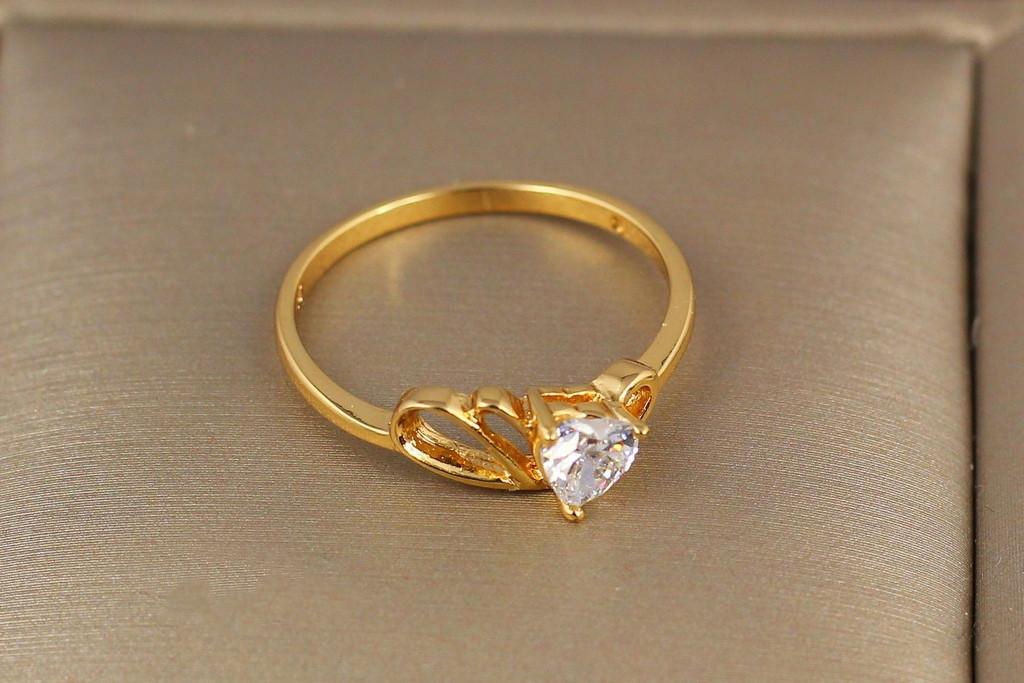 Кольцо Xuping Jewelry с треугольным камешком р. 20 Золотистый