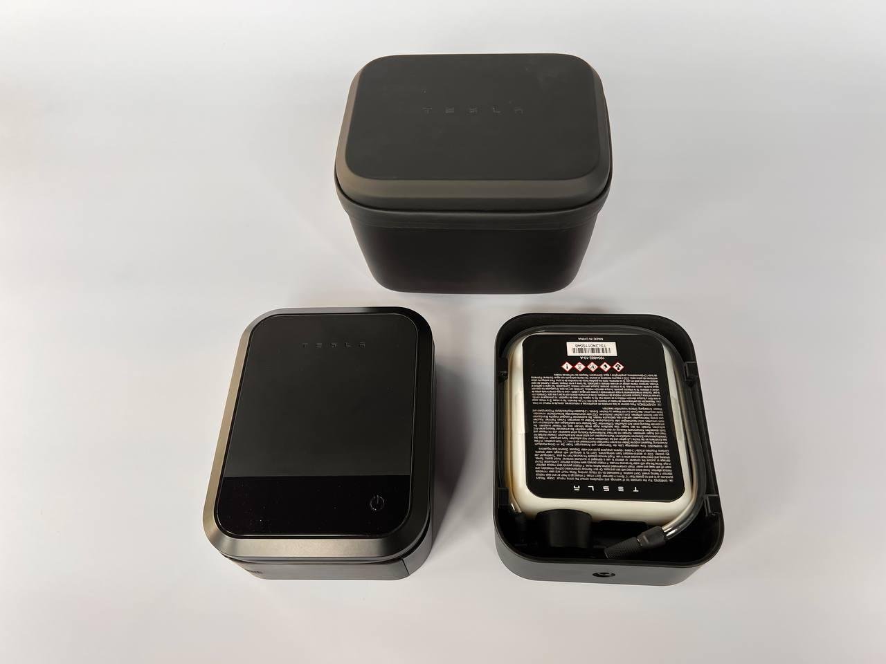 Компрессор автомобильный Tesla Air Compressor Tire Repair Kit 3.0