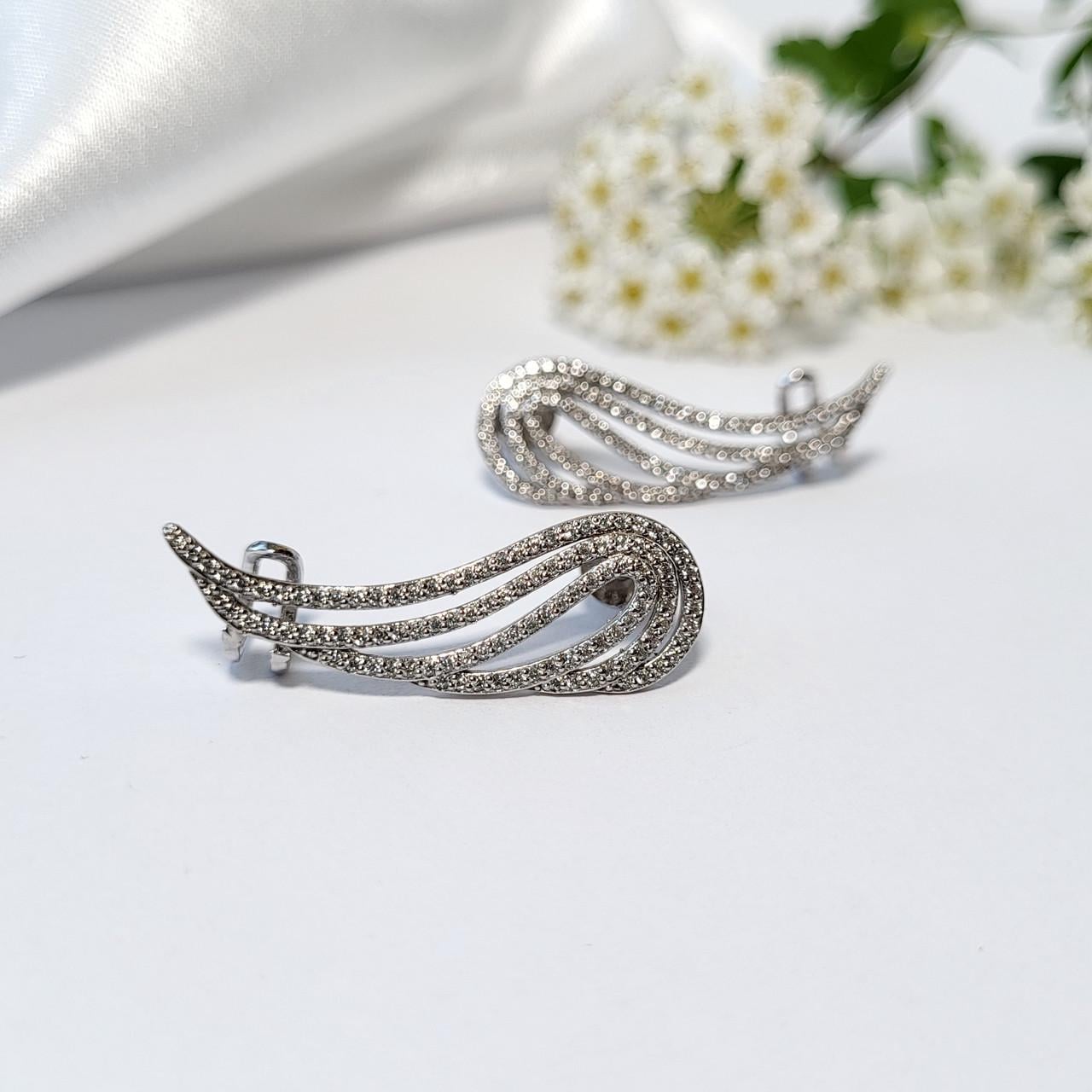 Серьги на закрутках крылья ангела с камнями серебро 925 пробы 4,20 г (5464р)