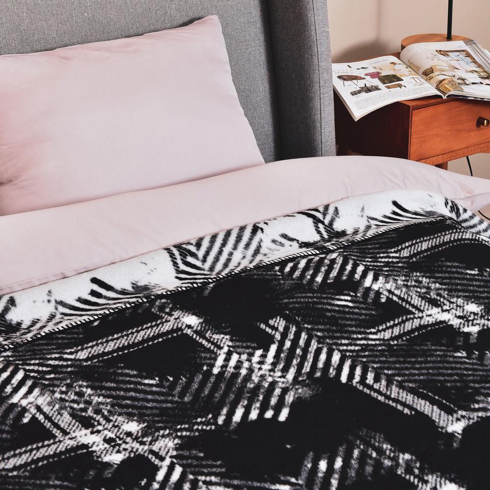 Плед покривало IDEIA Kassandra бавовна 150x200 см 450 гр/м2 Чорний (23395) - фото 10 Плед покривало IDEIA Kassandra бавовна 150x200 см 450 гр/м2 Чорний (23395) - фото 10