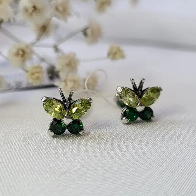 Серьги из серебра бабочки с камнями Оливково-зеленый