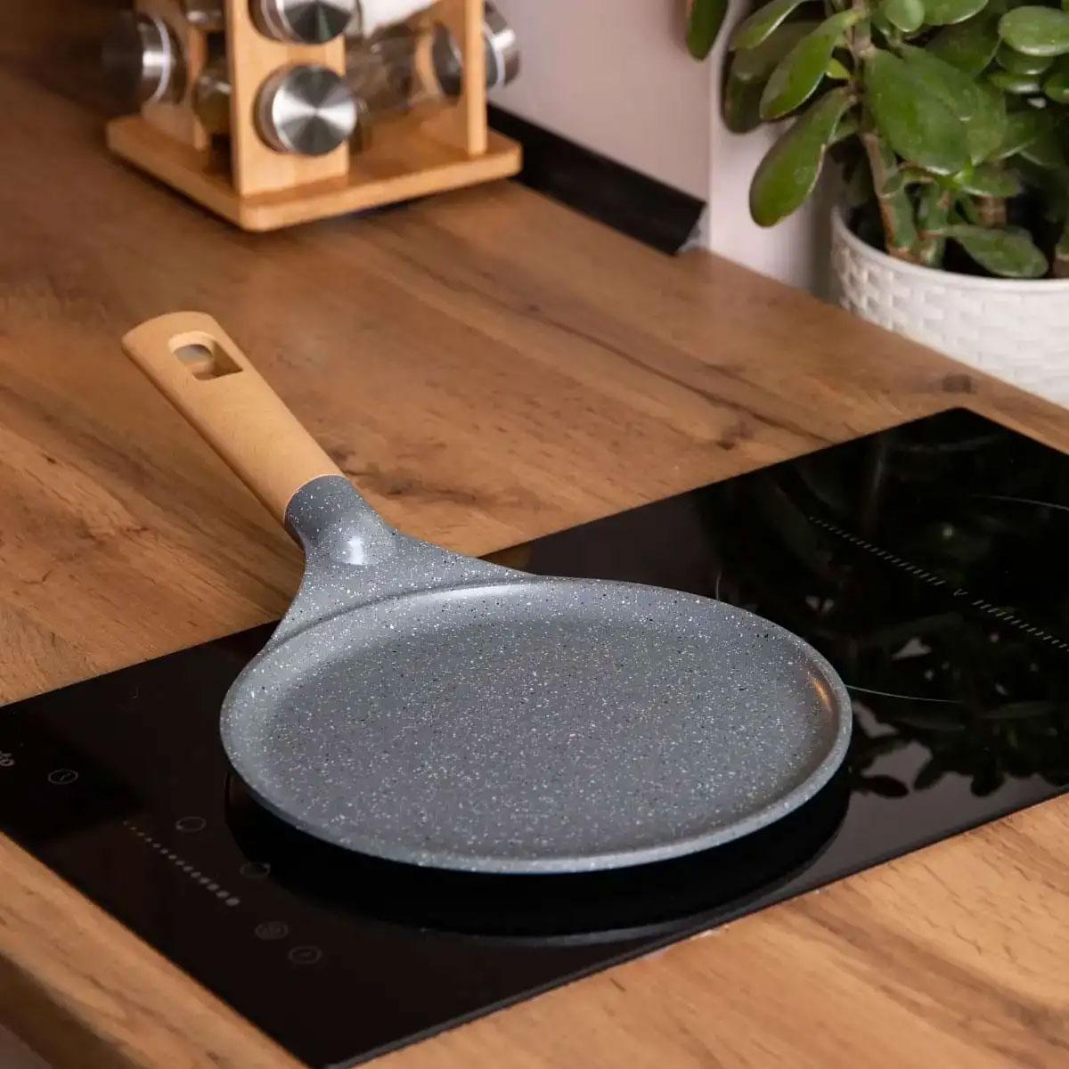 Млинна сковорідка MGC з мармуровим антипригарним покриттям алюмінієва ⌀26 см Сірий - фото 2 Млинна сковорідка MGC з мармуровим антипригарним покриттям алюмінієва ⌀26 см Сірий - фото 2