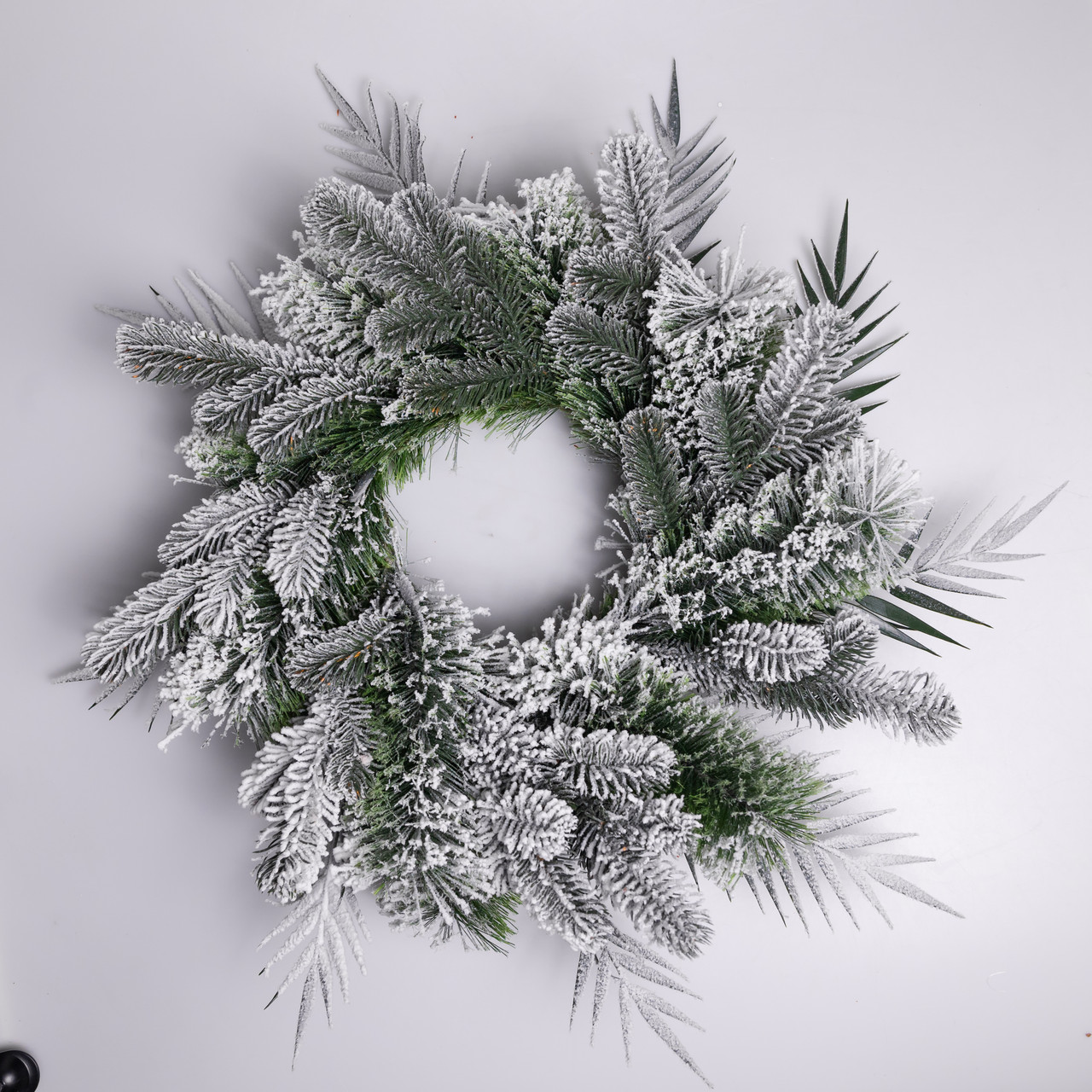 Вінок новорічний хвойний литий 60х35х10 см Зелений засніжений (TD-VINSN)