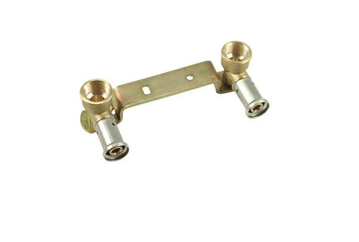 Пресс-муфты угл. на изогнутой планке HENCO 16х1/2" (28PV-16041604)