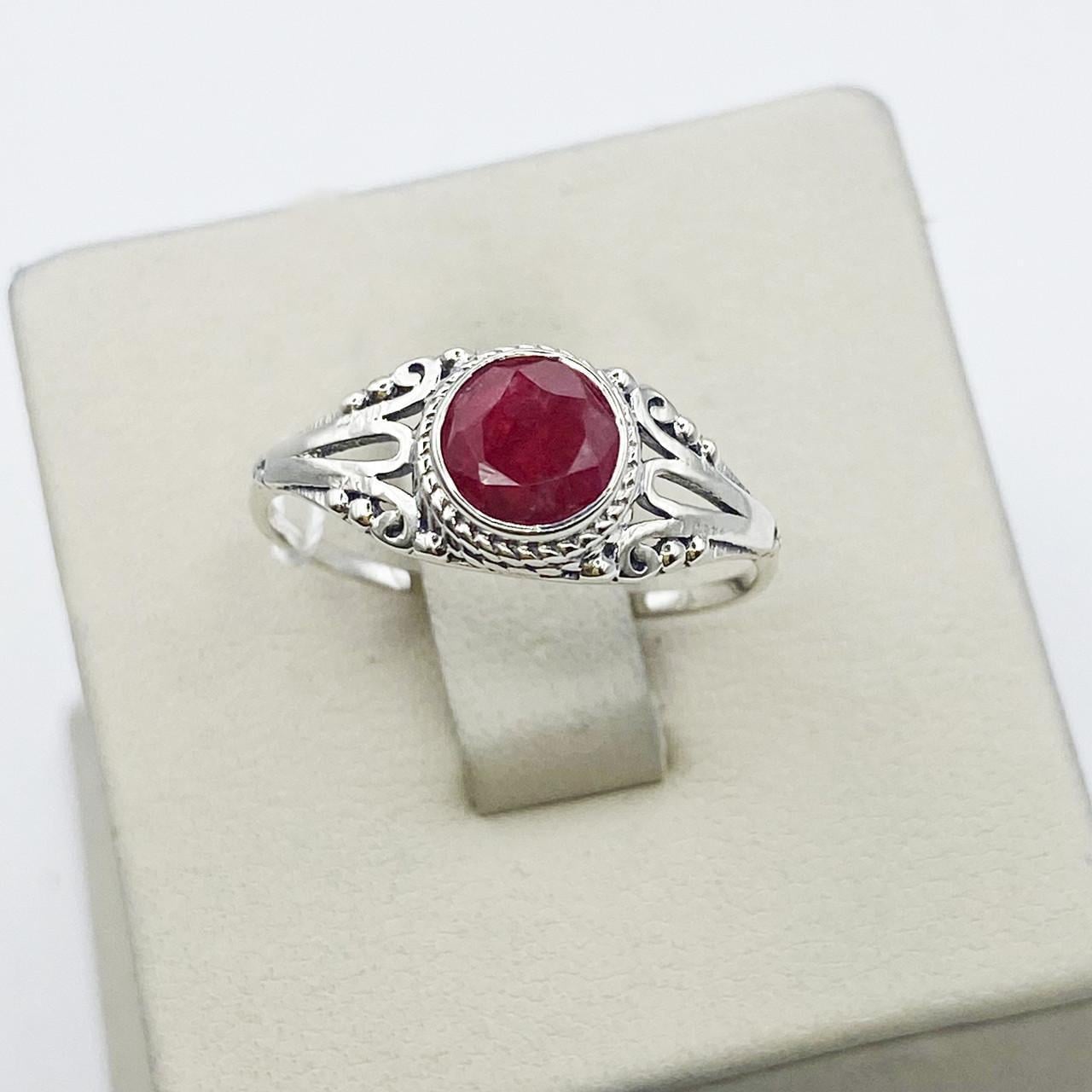 Кольцо серебряное с рубином р. 19 1,93 г (2412998586) Кольцо серебряное с рубином р. 19 1,93 г (2412998586)