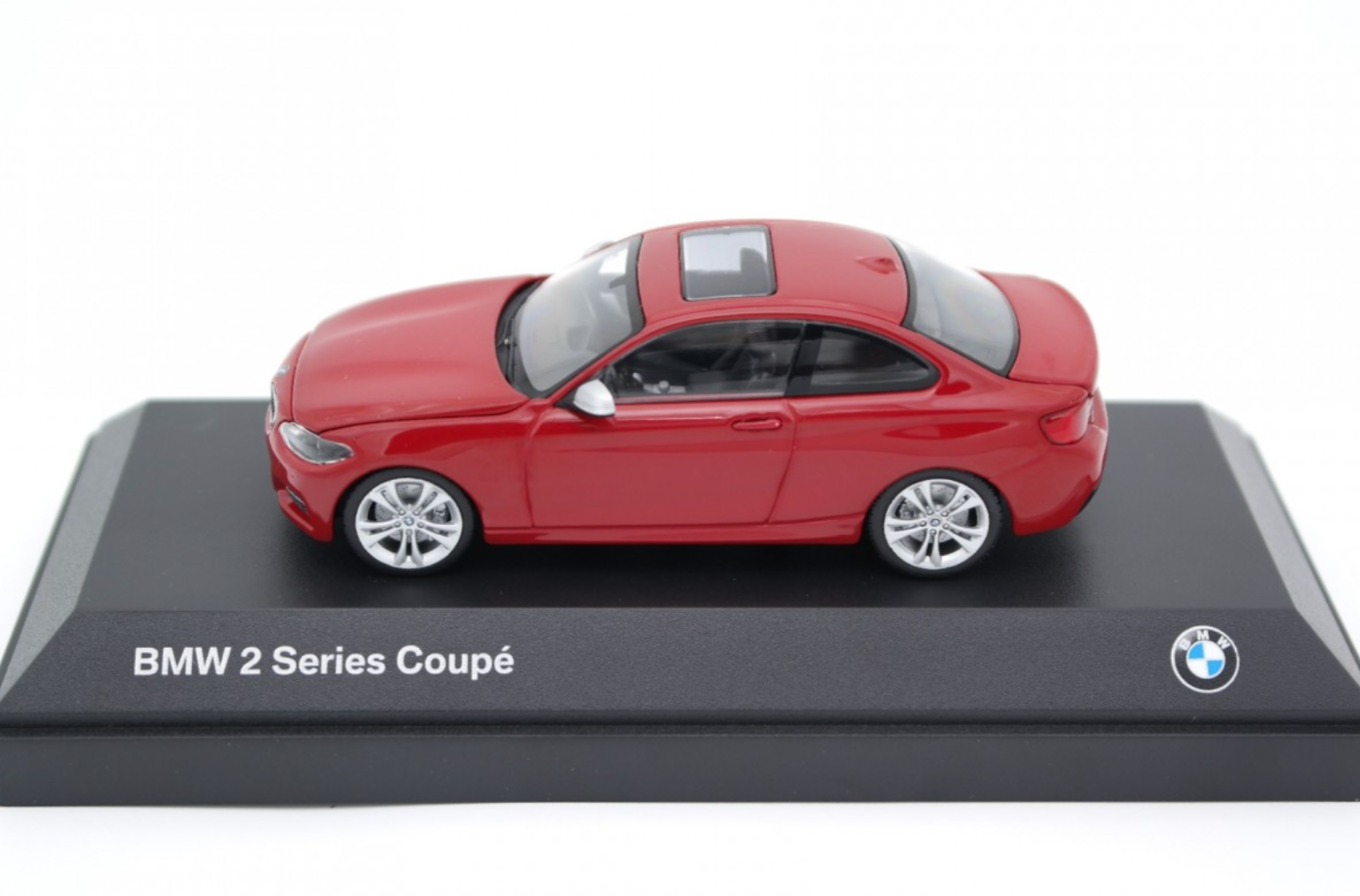 ᐉ Модель автомобиля 1:43 BMW 2 Series Coupe F22 Melbourne Red
