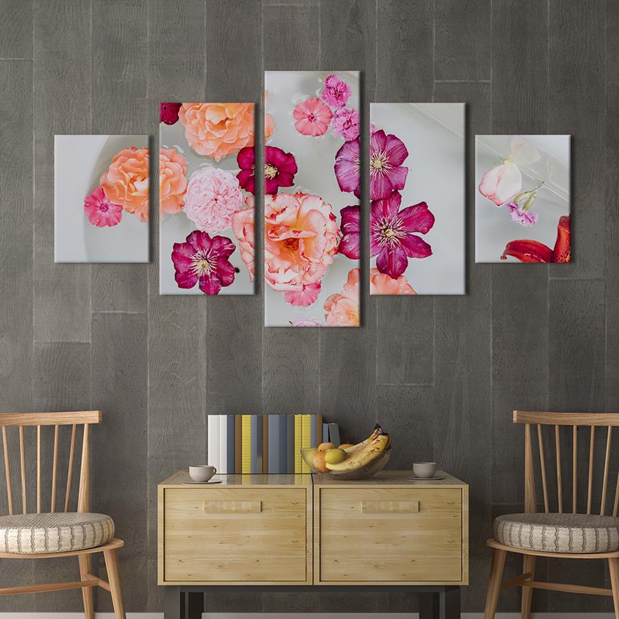 Картина на холсте Красивые яркие цветы в воде 112x54 см (933-52)