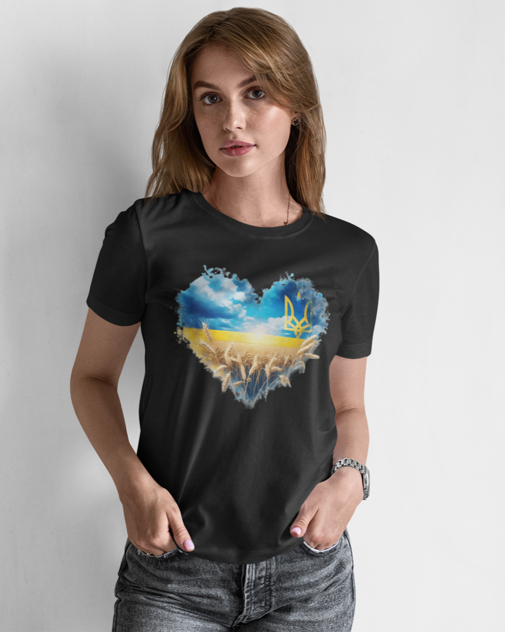 Футболка женская Mishe 21100003 патриотическая с сердцем 4XL Черный (21100003_18)