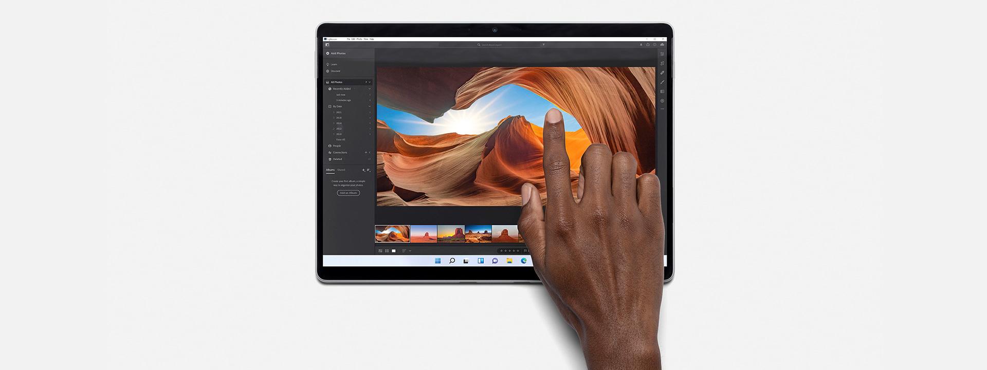 Планшет Microsoft Surface Pro X LTE - 8 GB/ 128 GB MJX-00001 Matte Black (64309) - фото 12 Планшет Microsoft Surface Pro X LTE - 8 GB/ 128 GB MJX-00001 Matte Black (64309) - фото 12