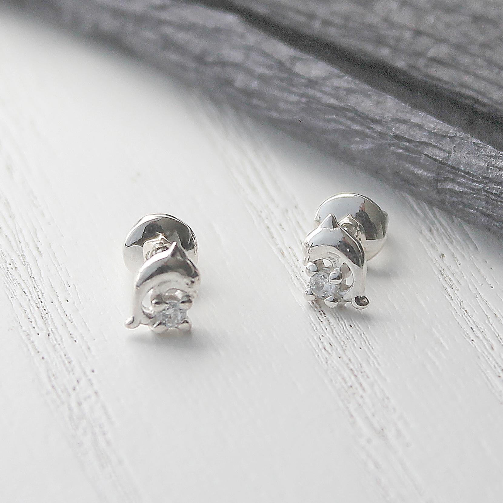 Серьги серебряные пусеты Дельфины (133с)