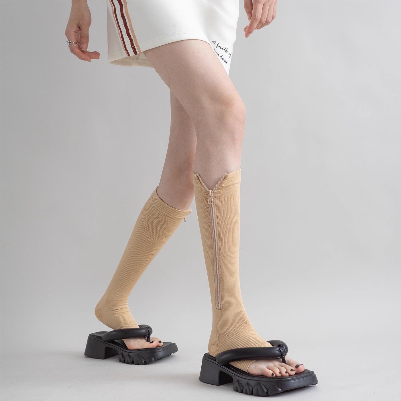 Гольфи компресійні універсальні для покращення циркуляції крові і профілактики тромбозу L/XL Бежевий (R9477) - фото 11 Гольфи компресійні універсальні для покращення циркуляції крові і профілактики тромбозу L/XL Бежевий (R9477) - фото 11