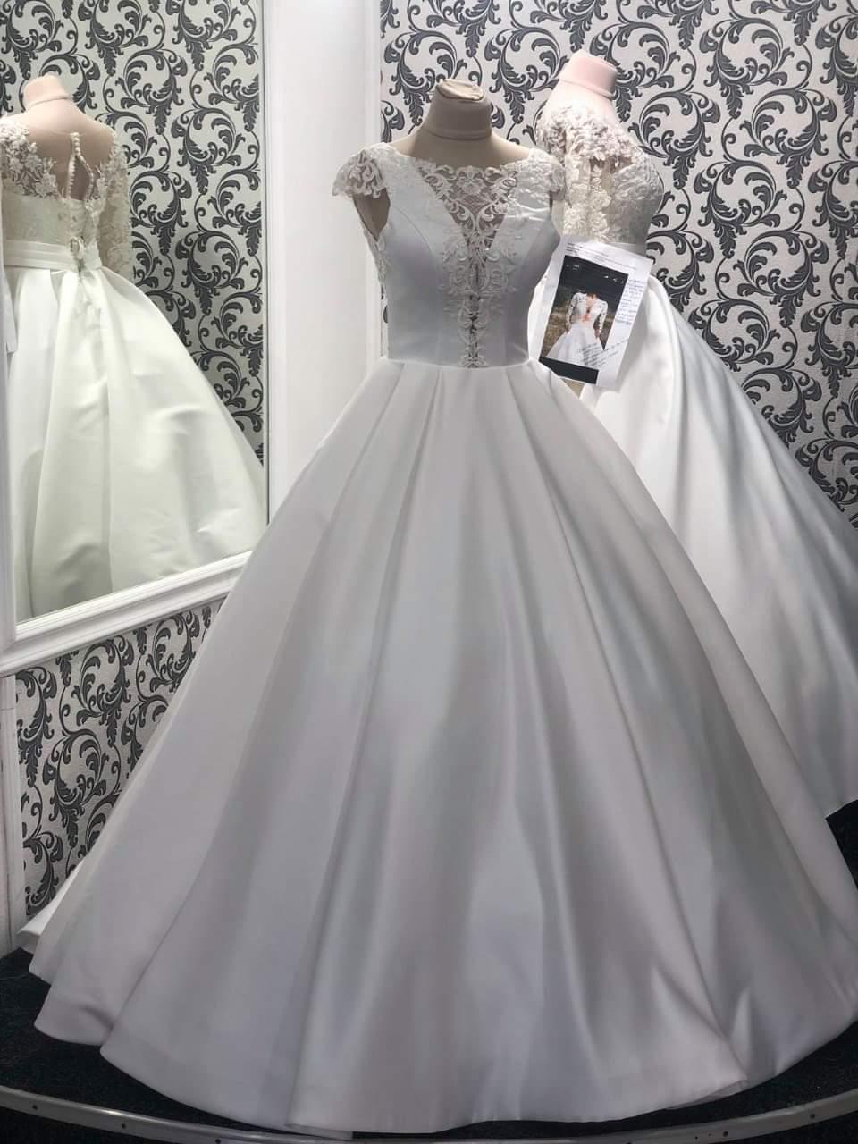 Весільна сукня з атласу р. 44 Молочний - фото 3 Весільна сукня з атласу р. 44 Молочний - фото 3