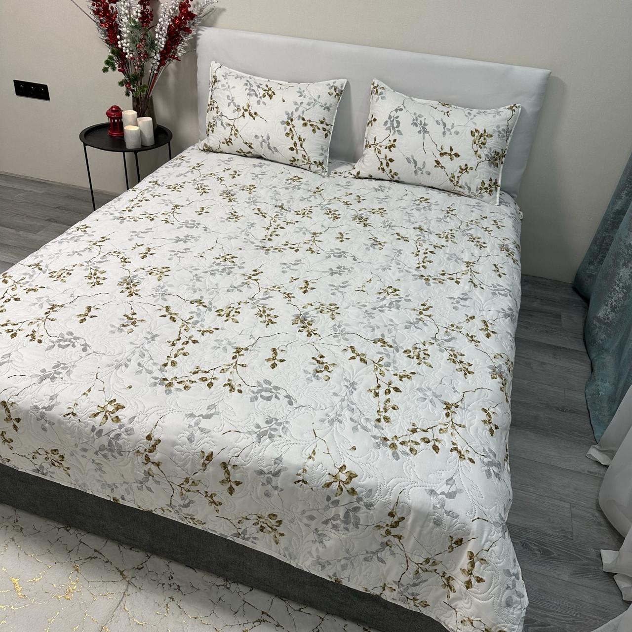 Набір покривало стьобане з квітковим принтом 200x230 см/2 наволочки 50x70 см Молочний (28710433) - фото 5 Набір покривало стьобане з квітковим принтом 200x230 см/2 наволочки 50x70 см Молочний (28710433) - фото 5