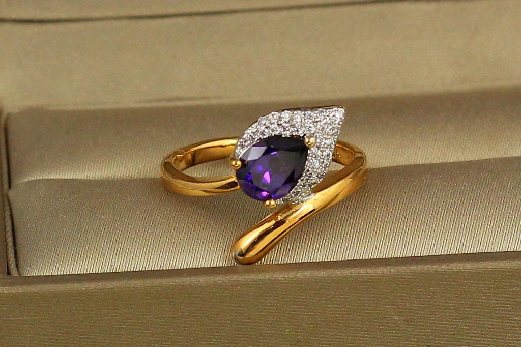Кольцо Xuping Jewelry Росинка с фиолетовым камнем р. 17 Золотистый (1658975352) Кольцо Xuping Jewelry Росинка с фиолетовым камнем р. 17 Золотистый (1658975352)