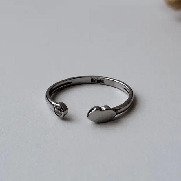 Кольцо Поцелуй из серебра р. 15,5 - р. 17 (81704)