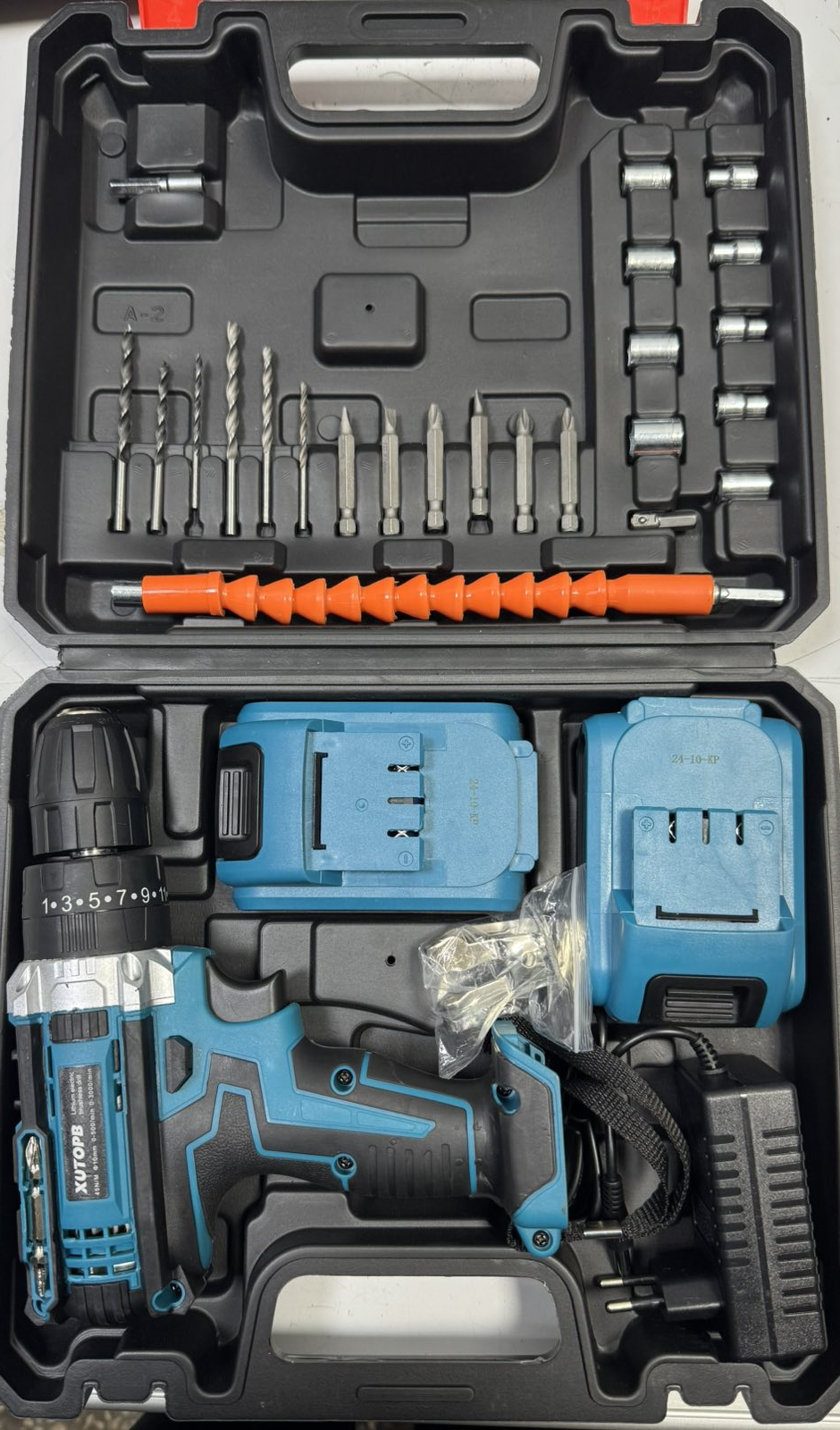 Шуруповерт xutopb 2 аккумулятора и биты Синий (17197) Шуруповерт xutopb 2 аккумулятора и биты Синий (17197)