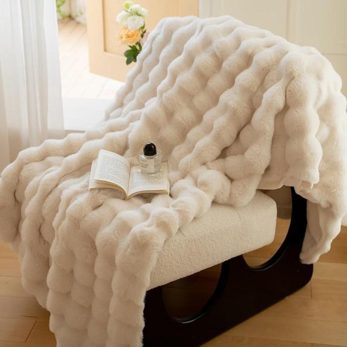 Плед корейский стиль Koloco Кролик евро толщина 5 см 200х220 см Айвори (40225) - фото 2 Плед корейский стиль Koloco Кролик евро толщина 5 см 200х220 см Айвори (40225) - фото 2