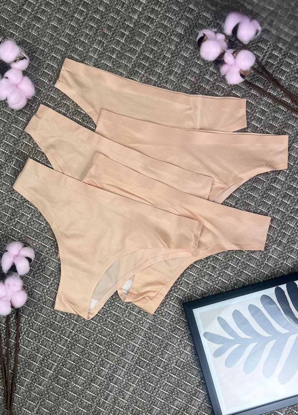 Набор трусов бразилианы однотонных бесшовных женских повседневные гладкие 5 шт. S Бежевый (NB55011/5/S) Набор трусов бразилианы однотонных бесшовных женских повседневные гладкие 5 шт. S Бежевый (NB55011/5/S)