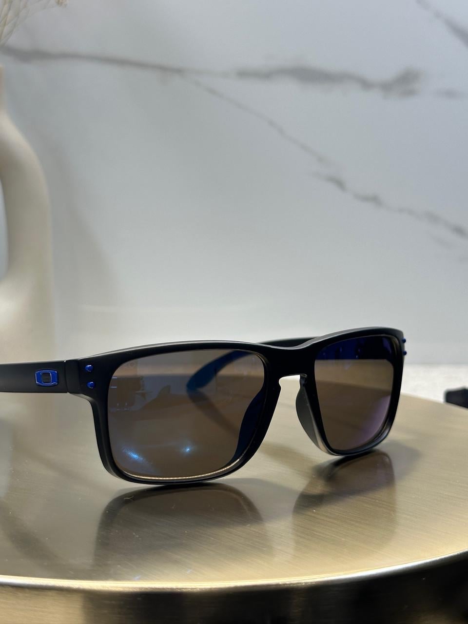 Солнцезащитные очки Oakley Holbrook OO9102 зеркальная линза унисекс Черный/Синий