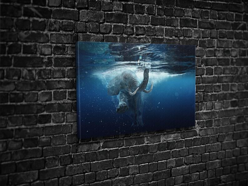 Картина для интерьера Слон в воде 51x34 см (560)