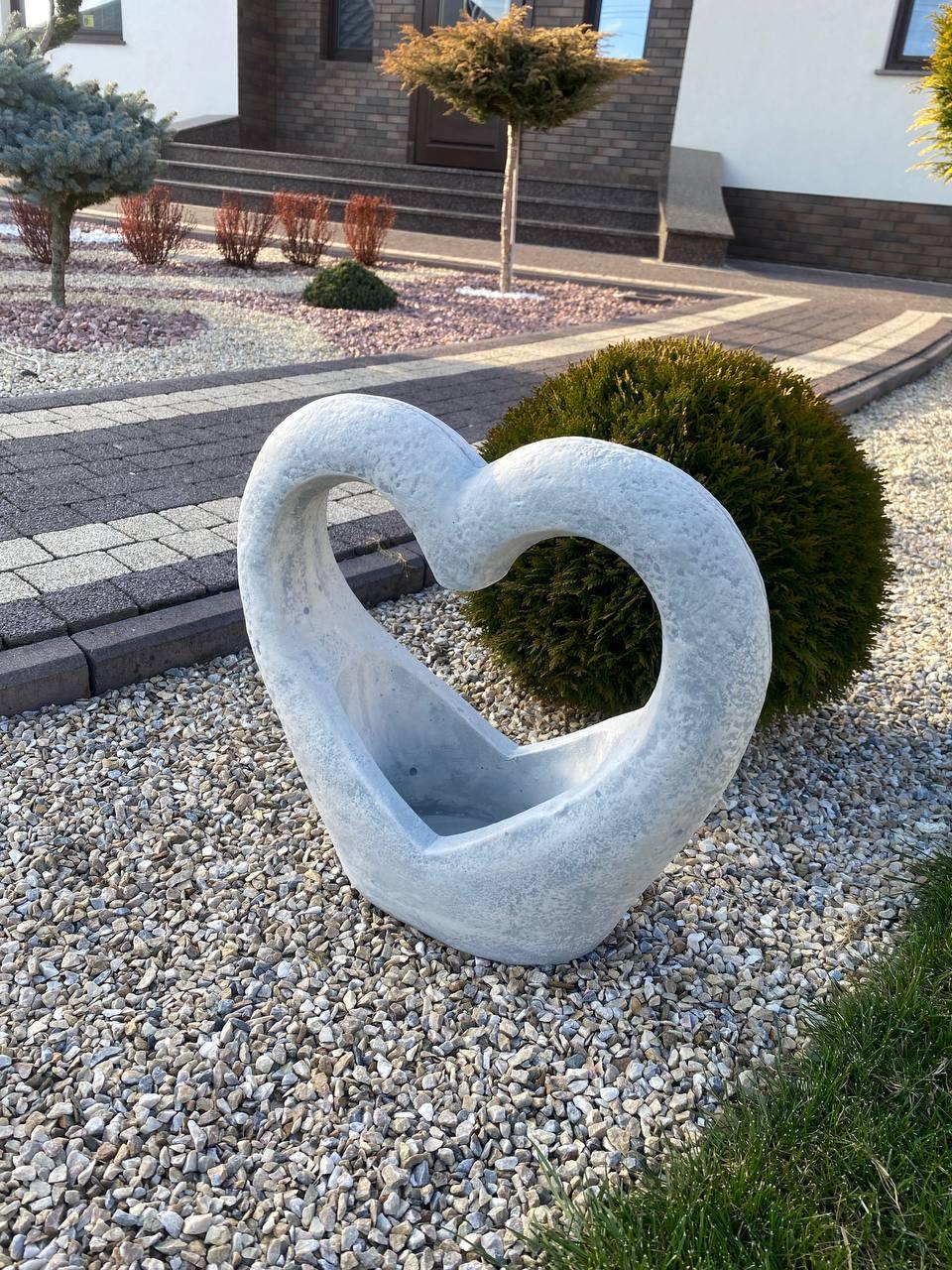 Садовая фигура/статуэтка Ваза сердце из цемента ручная работа 42 см (635713)