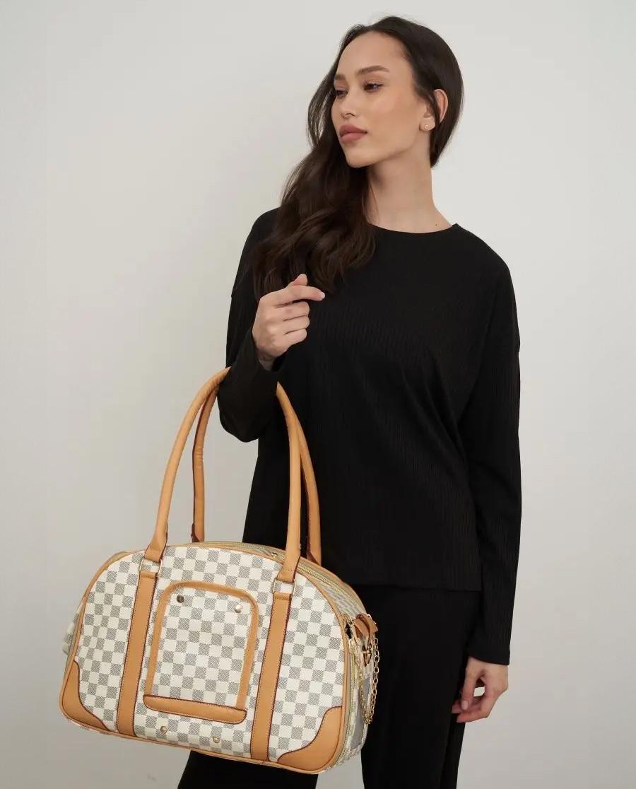 Сумка для переноски домашних питомцев CosmoPet CP-37 43х29х23 см White (3_04941) - фото 5 Сумка для переноски домашних питомцев CosmoPet CP-37 43х29х23 см White (3_04941) - фото 5