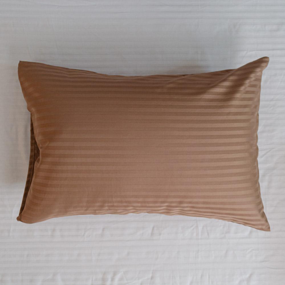 Наволочка на подушку YouStar страйп сатин 125 г/м2 70х70 см 1 шт. Золотисто-бежевий (nav-sst-70x70-frappe) - фото 2 Наволочка на подушку YouStar страйп сатин 125 г/м2 70х70 см 1 шт. Золотисто-бежевий (nav-sst-70x70-frappe) - фото 2