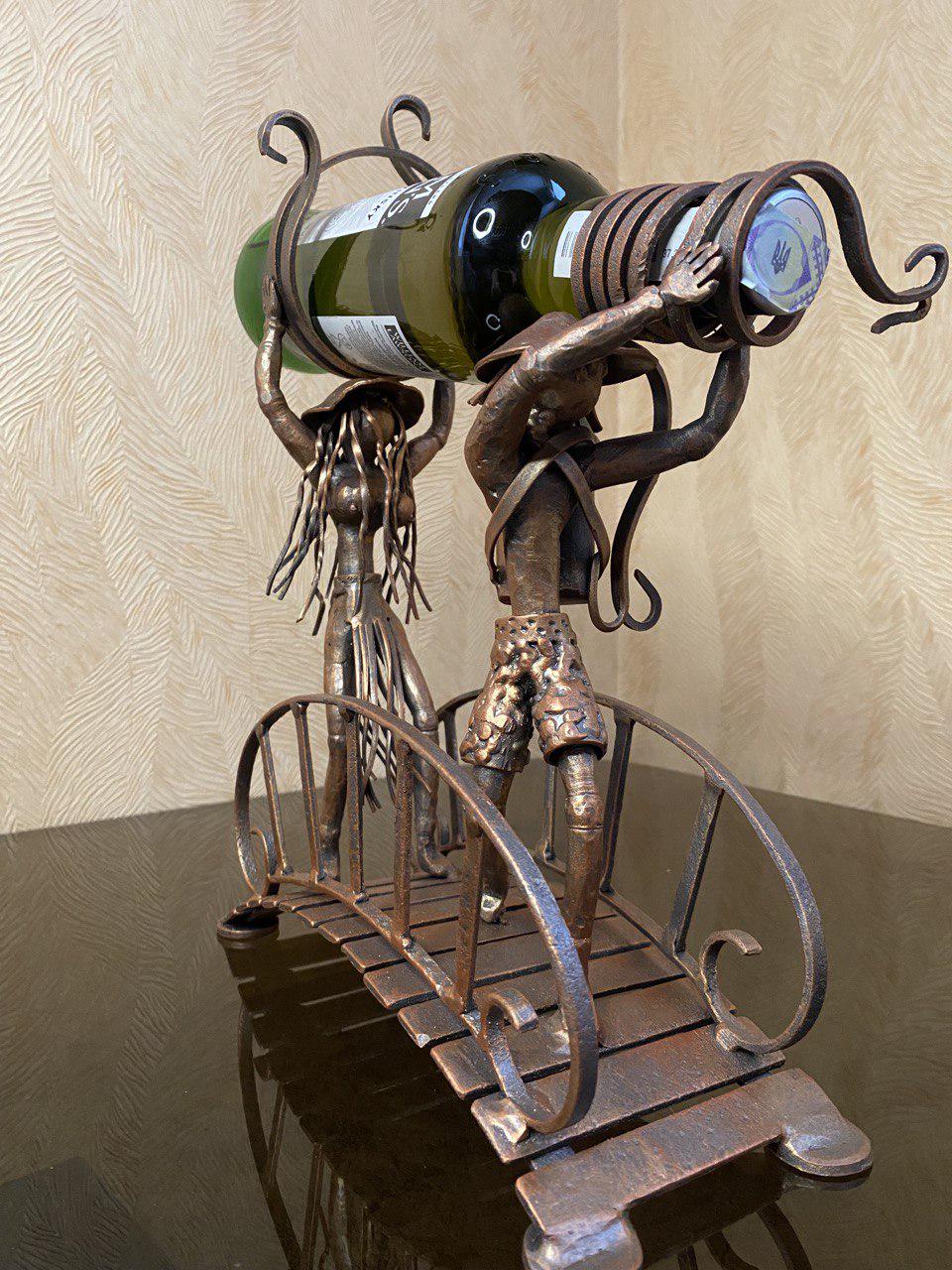 Підставка для винних пляшок Чоловічки на 1 шт. металева 36х13х27 см