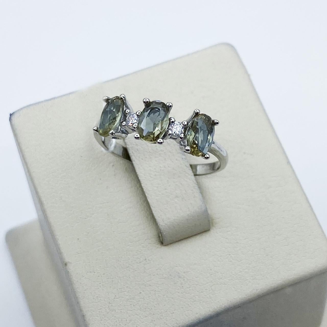 Кольцо серебряное с султанитом р. 18 2,09 г (2225376309)