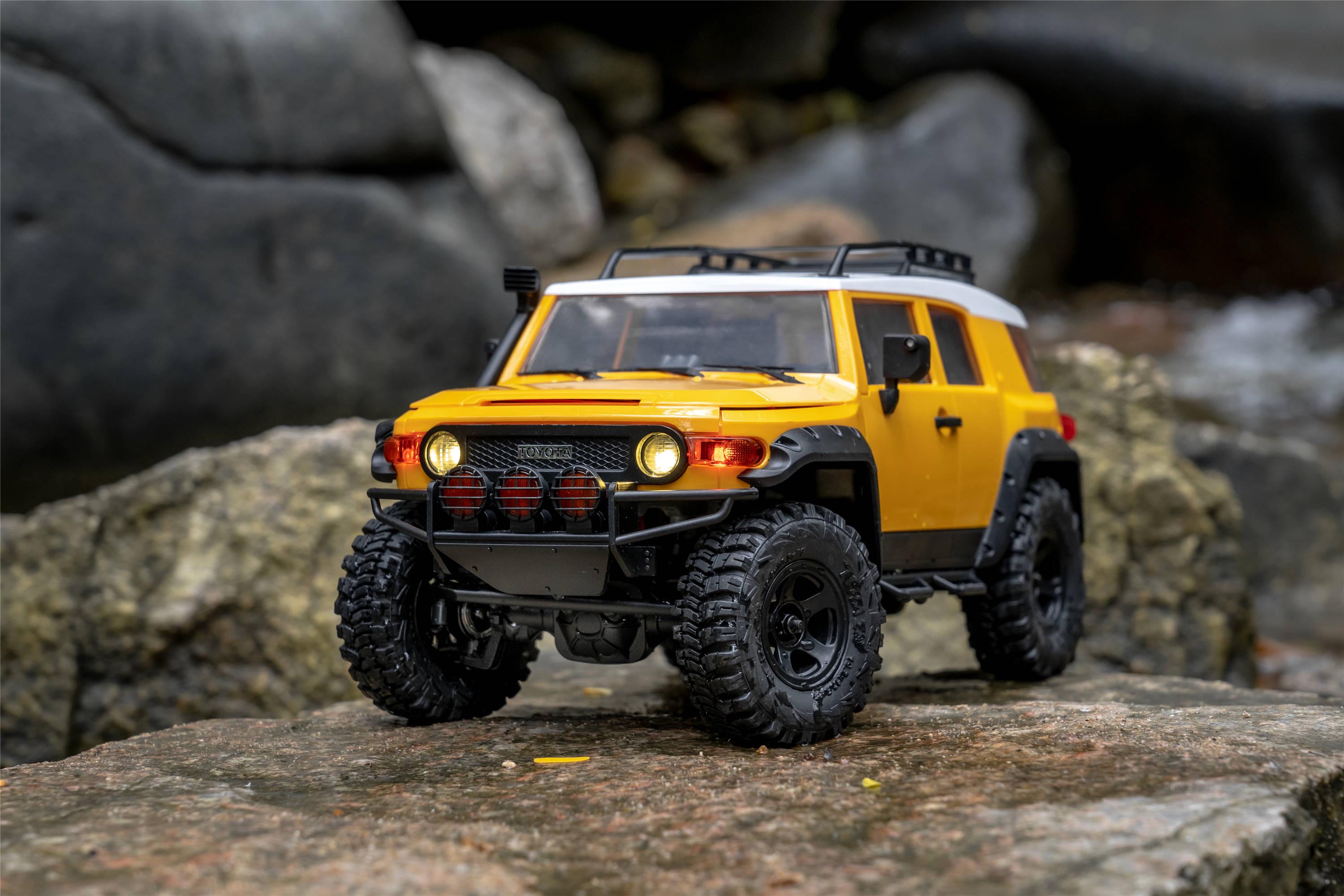 Машинка на радиоуправлении FMS 1:18 FJ Cruiser RTR Yellow - фото 20 Машинка на радиоуправлении FMS 1:18 FJ Cruiser RTR Yellow - фото 20