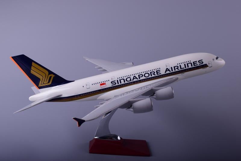 Колекційна модель літака Shantou Tongde Airbus A380 45см Singapore Airlines
