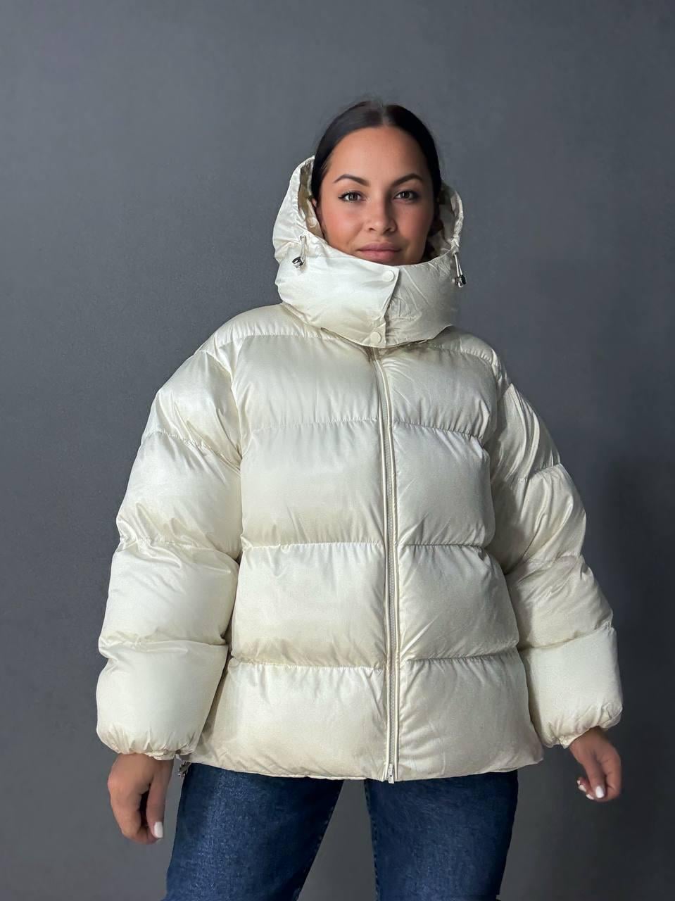 Куртка женская Lady Yep 10041 глянцевая пуффер оверсайз с капюшоном р. 42 Молочный (5127)