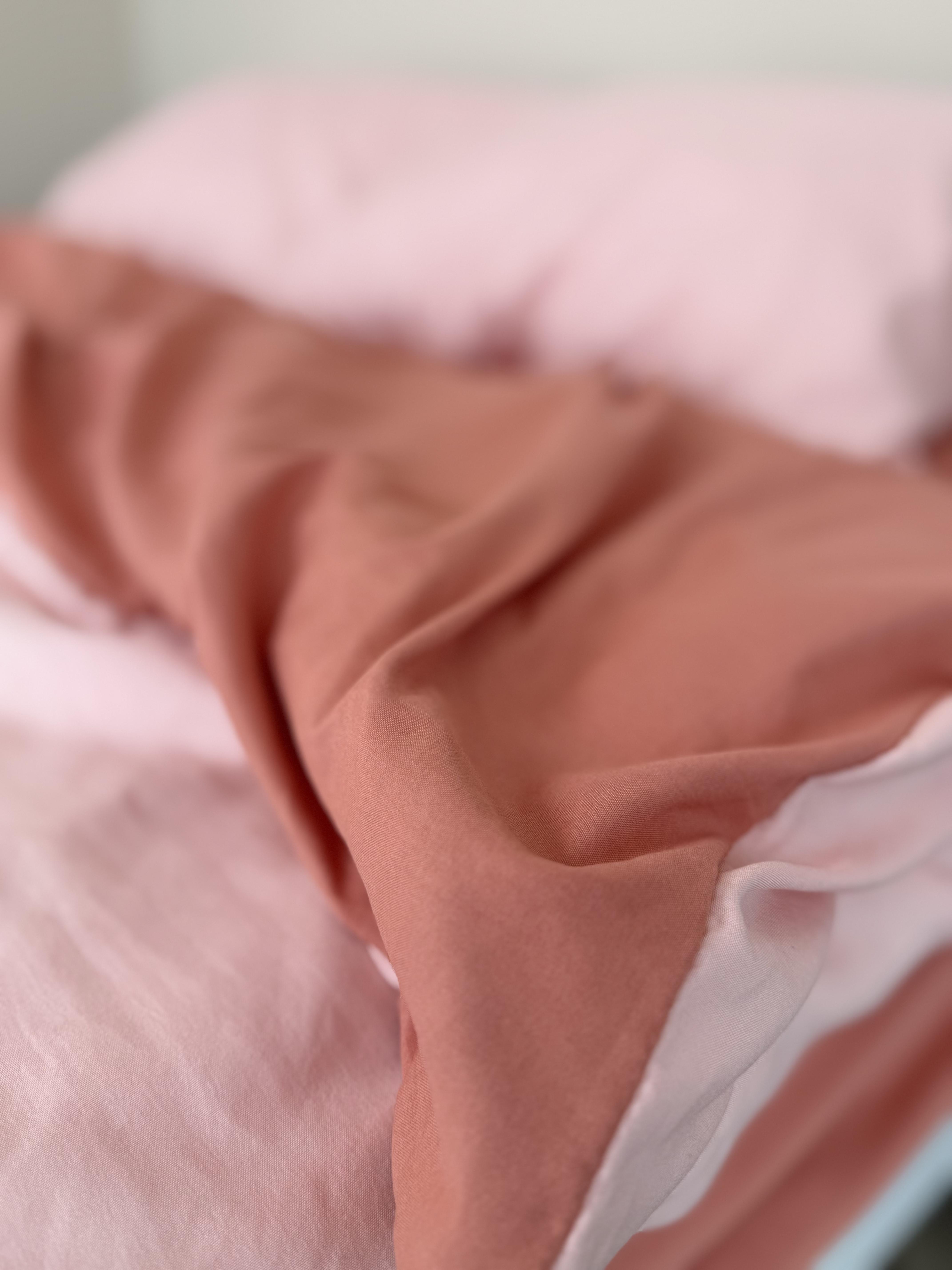 Комплект постельного белья Тень сатин евро/наволочки 50х70/70х70 см Персиковый/Розовый (6874) - фото 3