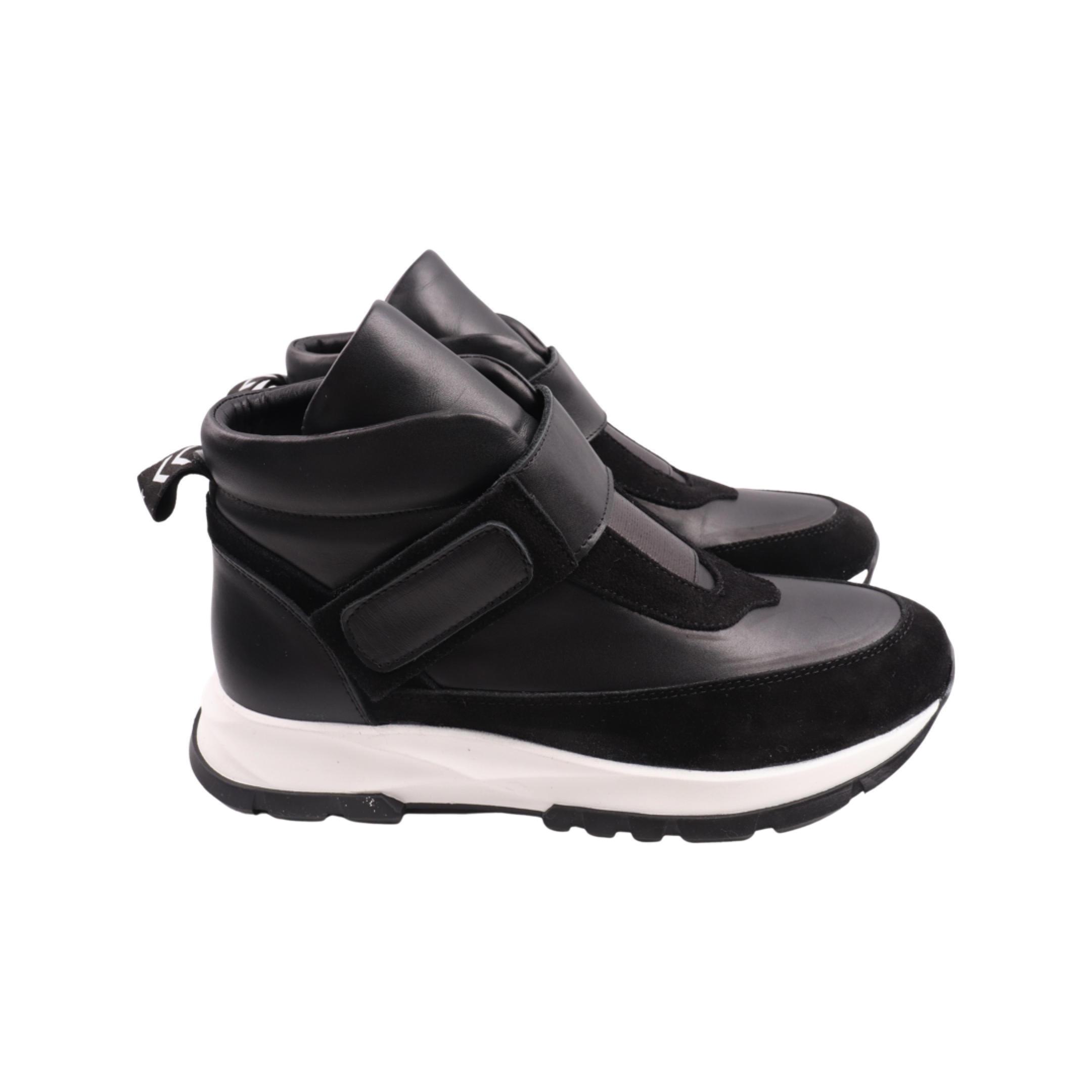 Ботинки женские Aquamarin из кожи р. 40 Черный (2205-22DHS)