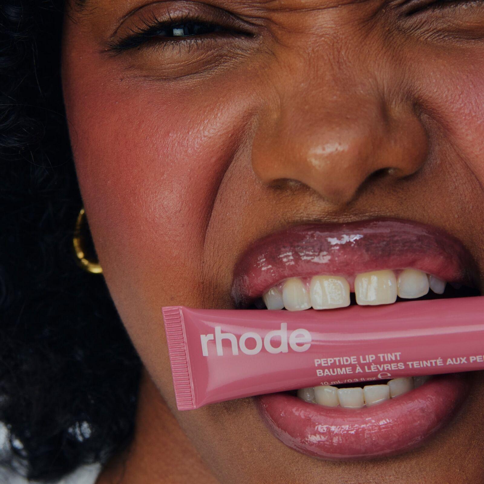 Тінт для губ пептидний Rhode Skin Peptide Lip Tint Salty Tan 10 мл (23136649) - фото 7 Тінт для губ пептидний Rhode Skin Peptide Lip Tint Salty Tan 10 мл (23136649) - фото 7