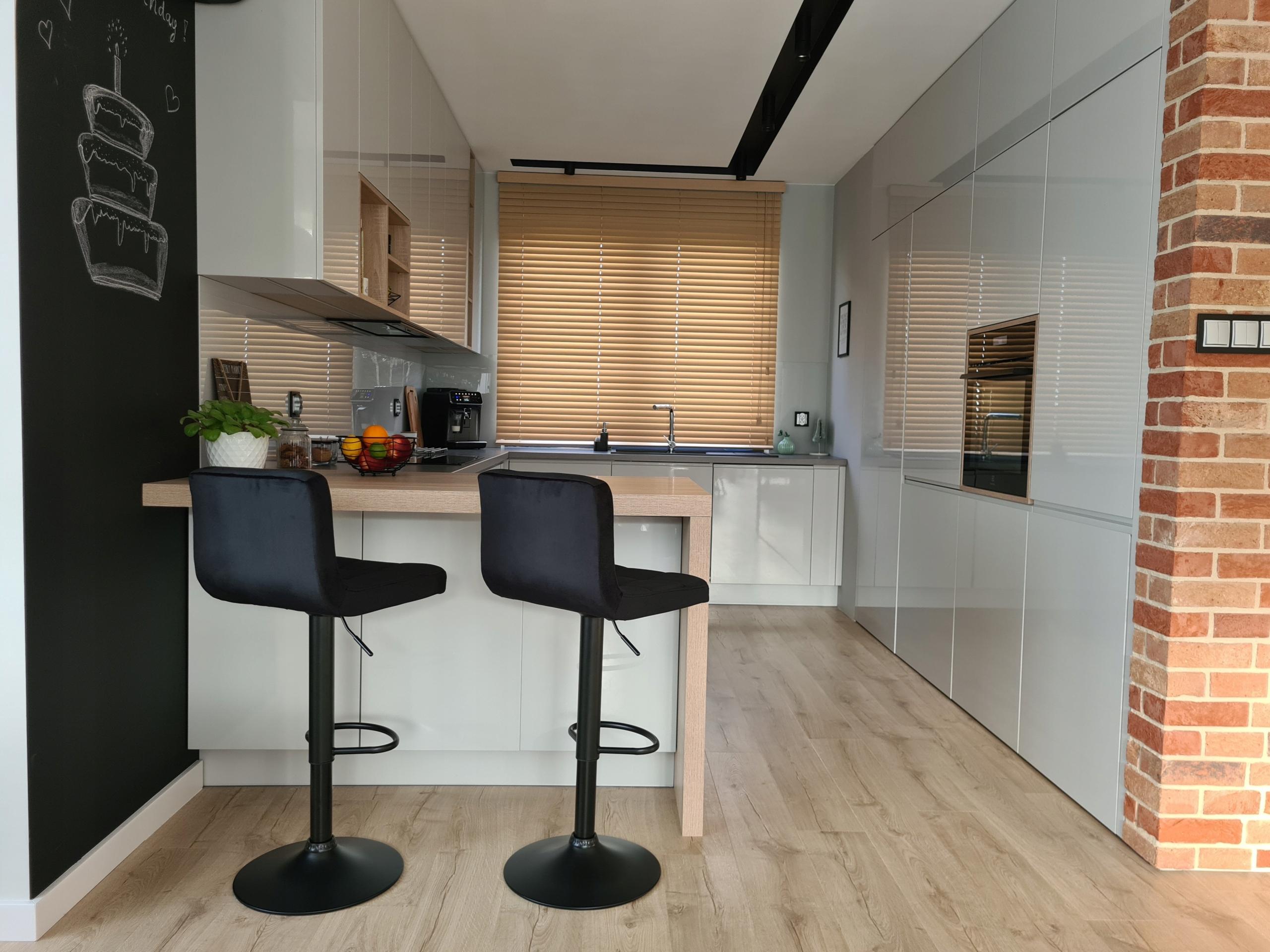 Барний стілець зі спинкою Bonro B-0106 велюр Чорний (4773) - фото 2