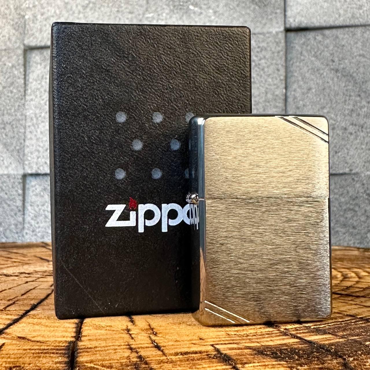 Зажигалка бензиновая ZIPPO Brushed Chrome хромированная - фото 4 Зажигалка бензиновая ZIPPO Brushed Chrome хромированная - фото 4