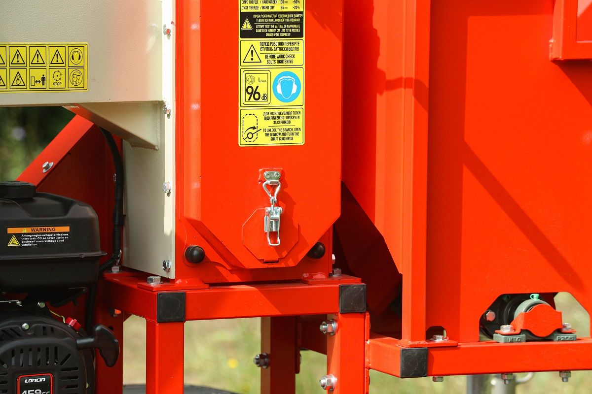 Подрібнювач гілок Arpal на шматки дров з бензиновим двигуном на причепі (АМ-120БД-К) - фото 15 Подрібнювач гілок Arpal на шматки дров з бензиновим двигуном на причепі (АМ-120БД-К) - фото 15