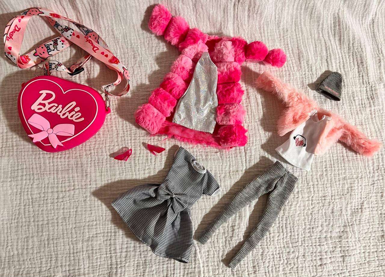 Набор одежды с обувью для кукол Барби в сумочке (34796)